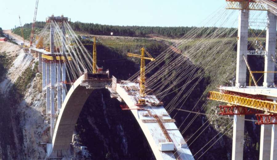 Construction of the Bloukrans Bridge, South Africa