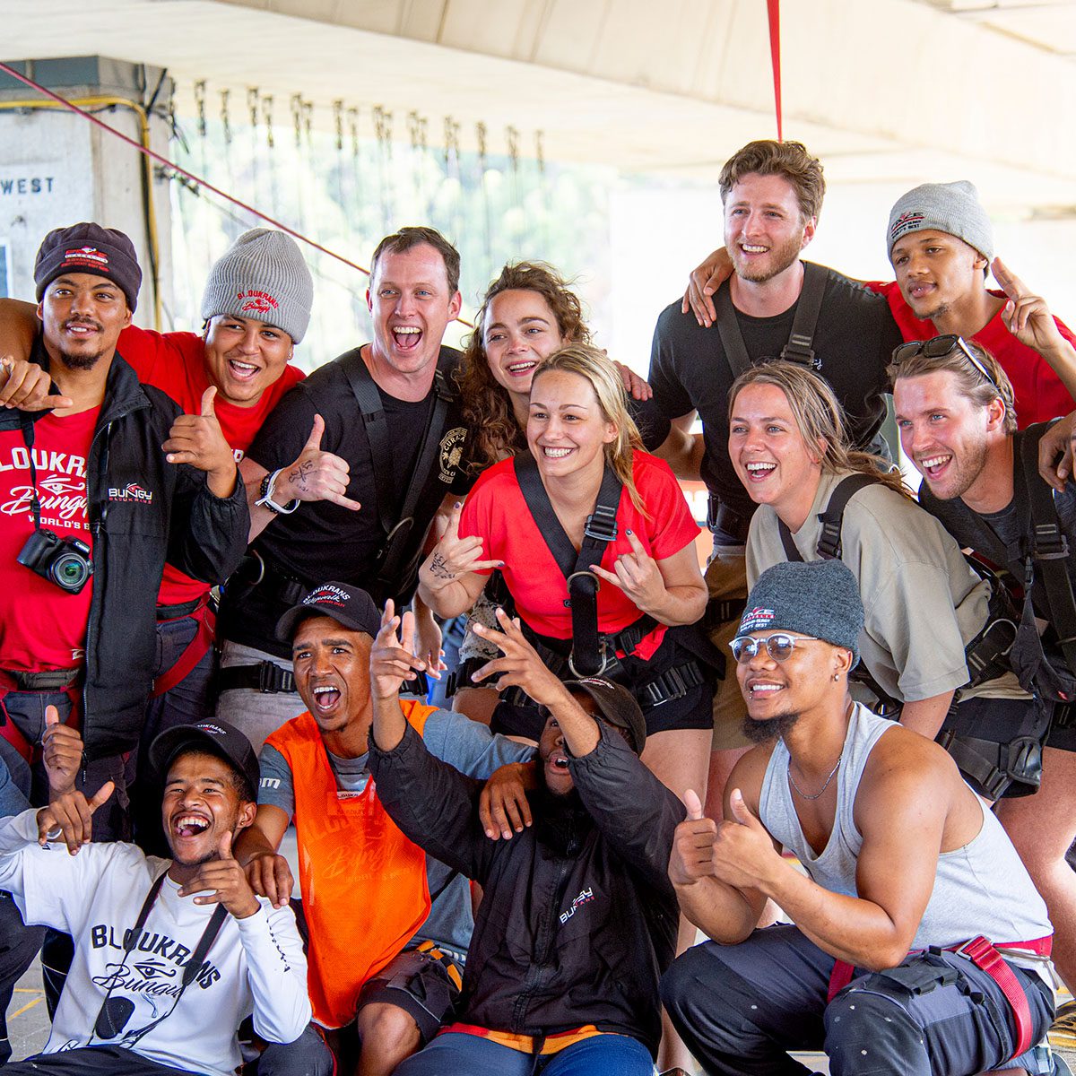 Face Adrenalin crew and jumpers gathered together at Bloukrans Bridge